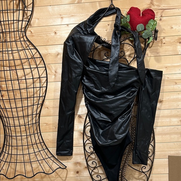 Tops - 🌷 One Shoulder Bodysuit